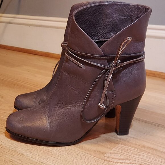 Dolce Vita Gray Leather Ankle Boots with 3 inch Heel Women's Size 6.5 - Picture 1 of 9